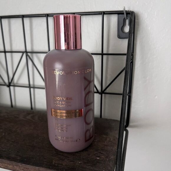 Revolution Glow Body Veil Face and Body Foundation Makeup F18 - Picture 1 of 2
